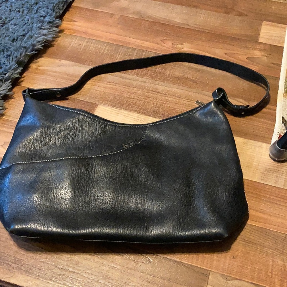 MAXX New York black leather bag